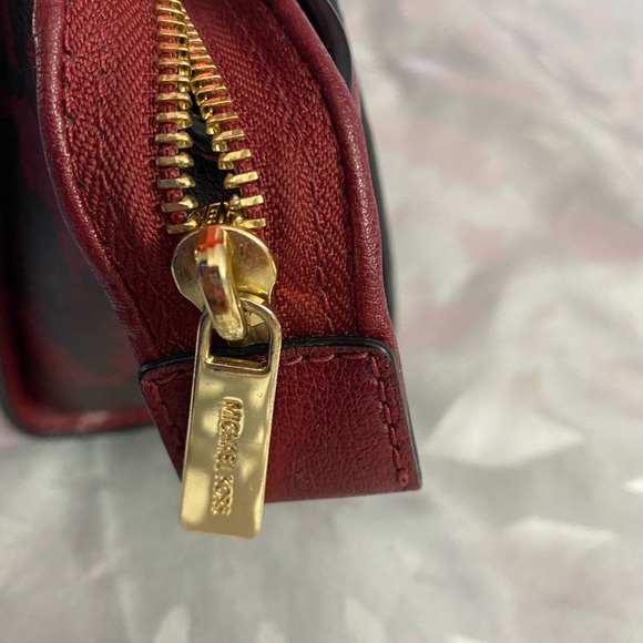 Michael Kors Mini - Picture 2 of 4